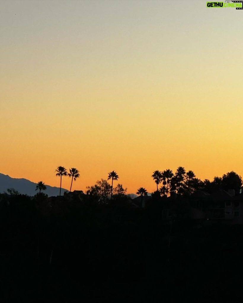 Lovi Poe Instagram - Looks like the beginning of this year’s #sunrise collection ♥🌄📸 Los Angeles, California