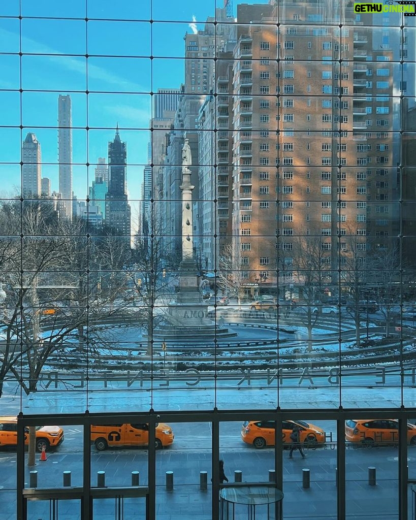 Lovi Poe Instagram - Yellow taxi city 🚕🏙 New York, New York