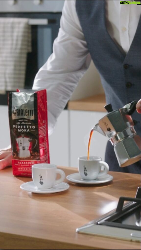 Luca Argentero Instagram - A bere un caffè con Luca Argentero potresti essere tu... per davvero! 🤩 Scopri come partecipare al concorso su uncaffeconargentero.it ☕️