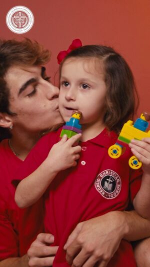 Lucas Burgatti Instagram - Essa é a Christian School, a escola cristã bilíngue que você estava procurando aqui no Rio.

Assista um recado especial do nosso embaixador @burgattilucas ✌🏼

São turmas do ensino infantil ao médio, para fazer sua visita é só ligar ou mandar mensagem para o número: (21) 99555-7646.

#escola #ensino #ensinofundamental #ensinomedio #escolabilíngue #escolacristã #escolaparticular