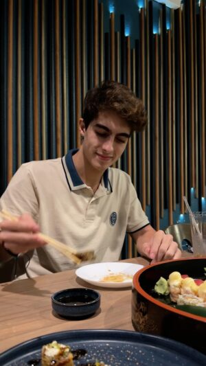 Lucas Burgatti Instagram - Nossa viagem pra Orlando está incrível !!! 
E sobre ontem, fechamos a noite com chave de ouro no @seasansushibar 
Que noite boa, com melhor companhia, risadas e um bon JANTAR 🍣