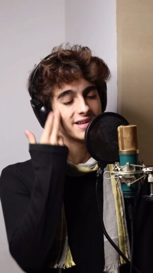 Lucas Burgatti Instagram - Off my face - Justin Bieber 🤍
-
-
-
Não sei pq mas acho que essa música combina com esses dias mais frios 🧣☁️