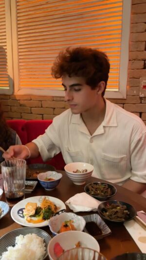 Lucas Burgatti Instagram - #tbt do meu niver que eu tive o prazer de conhecer o  @ouesushi 🍣 e ter uma EXPERIÊNCIA deliciosa 🫶🏻