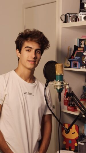 Lucas Burgatti Instagram - My Way…
Como eu amo essa música 🫶🏻🥹
Uma verdadeira obra de arte. Certamente minha versão favorita é a de Frank Sinatra, um ícone 🎤
Essa música é um combustível para quem quer superar obstáculos e conquistar os objetivos ! 
#myway #franksinatra #cover #music #producer #hopecore