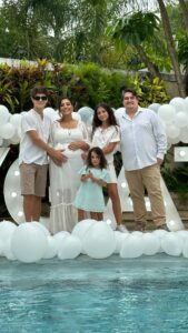 Lucas Burgatti Instagram - Chá revelação da mais nova BABYGATTI 🩷 Sim, mais uma menina pra nossa família e estamos super felizes 🥹🫶🏻 Foi um dia mágico com pessoas que amamos e parceiros incríveis que fizeram tudo ficar ainda melhor. Então em nome da família Burgatti, muito obrigado amigos, família e parceiros que acompanharam esse momento 🙏🏼 - Cerimonial @weeventos_ Decoração @locandoemocoes Buffet @requinteesaborbuffet Bolo @sonialirabolos Doces veganos @ranaconfeitaria Doces @sensacaocarioca Doces personalizados @coisinhasdakriz_02 Brownies @brabobrownie Bar @drinkeria_luxe_prime Balões @marcelo_baloes Look Fernanda @miss_barriga Produção make e cabelo @bitencourtdaniele