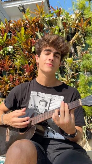 Lucas Burgatti Instagram - Fez meu dia… 🤍
-
-
-
#tudoporumpopstar #tudoporumpopstar2 #cover #music #lucasburgatti #diggy