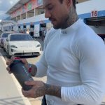 Lucas Lucco Instagram - Tá acontecendo heinnnnnnnn!!! Muito agradecido a todos os envolvidos e as marcas que estão comigo nesse divertido desafio: @topwayfit @extrapower @300franchising @lantexdobrasil @forjandoresultados @agencia.tittanium @sparcobrasil Autódromo Internacional Ayrton Senna (Goiânia)