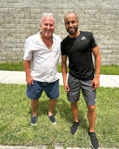 Lucas Moura Instagram - É sempre uma honra te encontrar. Exemplo de simplicidade e humildade. Sou fã demais! #Zico #GalinhodeQuintino #10 Kissimmee; Orlando, Florida