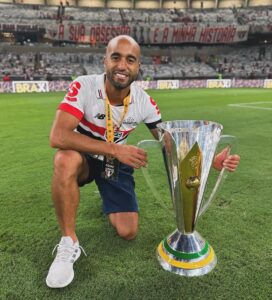 Lucas Moura Instagram - OBRIGADO JESUS! É CAMPEÃO! 🏆 🔴⚪️⚫️ Estádio Mineirão