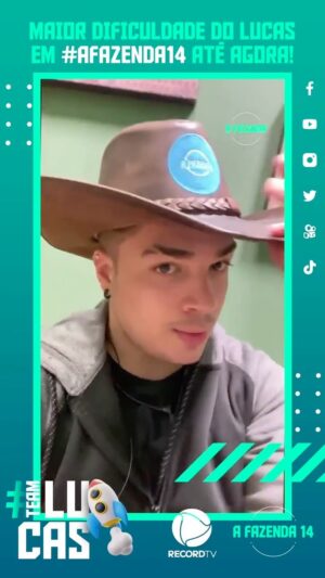 Lucas Santos Instagram - Vem assistir o Lucas revelando sua maior dificuldade em #AFazenda14 até agora! 👀
⠀⠀⠀
Será que é a convivência? os desentendimentos? as inimizades? NÃOO!!!! 
⠀⠀⠀
O horário! ⏰ hahahaha. 
⠀⠀⠀
Não está sendo fácil pra ele! 😬 Nosso peão está sofrendo para entrar no ritmo do reality. 😅 ⠀ ⠀
⠀⠀⠀
Mesmo com esse "sofrimento", nosso fazendeiro não deixa de acordar cedo e ajudar quem precisa nas tarefas diárias com os animais, além de cuidar da cozinha juntamente com o peão @iran_malfitano. 😋🥘
⠀⠀⠀
Temos certeza que em pouco tempo ele já estará adaptado. 
⠀⠀⠀
⠀⠀⠀
#FogueteNãoDáRé #Fazendeiro #PrimeiroFazendeiro #TeamLucas #AFazenda14 #Foguetinhos #PraCimaTeamLucas