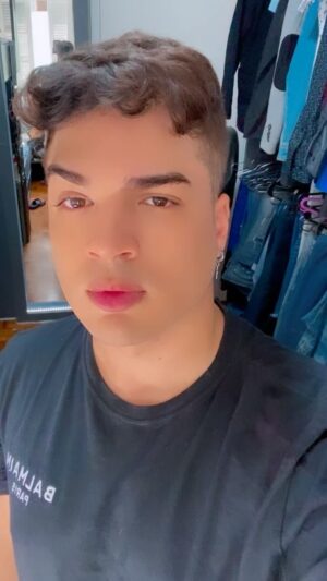 Lucas Santos Instagram - pega a cara do deboche 😂 o sumido apareceu 😝❤️