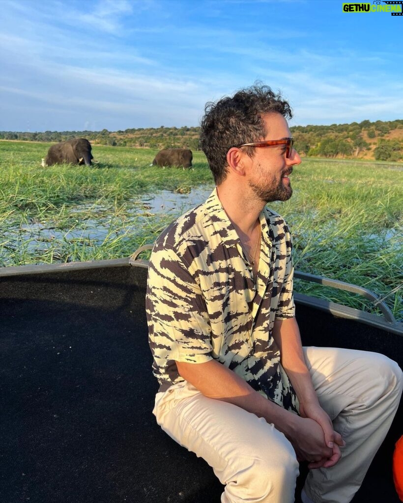 Luis Gerardo Méndez Instagram - 🐘