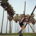 Luis Gerardo Méndez Instagram - Los patines, los amigos. El trabajo. El eterno prepararse. El cine y el mar. Mi segunda casa. Carta de amor a LA. Los Angeles