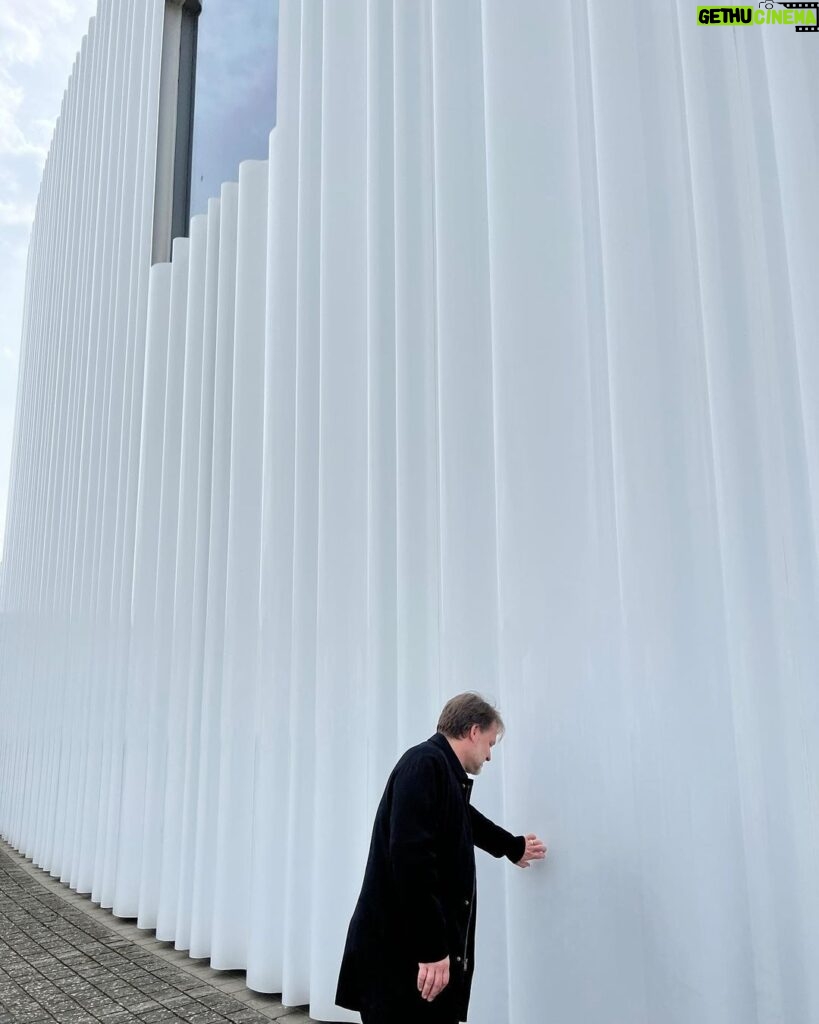 Luis Gerardo Méndez Instagram - Sacando a pasear el diseñador interior. And Barragán kicking ass. Vitra Design Museum