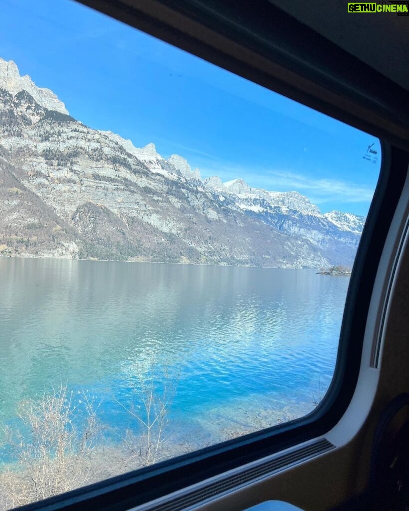 Luis Gerardo Méndez Instagram - Fiction detox & free Evian. Swiss Alps