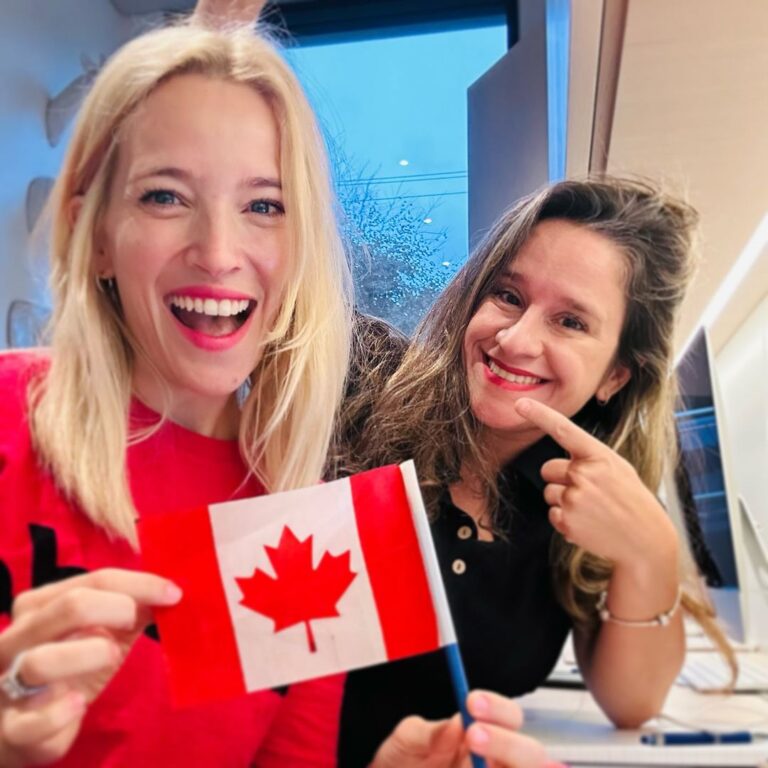 Luisana Lopilato Instagram - 🇨🇦Quiero compartirles una de las mayores alegrías DE MI VIDA y es que hoy por fin me convertí en ciudadana canadiense 🇨🇦! Ahora soy Argentina y canadiense. Mejor imposible!! 🥰 Pensar que pasaron casi 16 años! Aquí nacieron mi esposo y mis 4 hijos… por eso ser canadiense es un privilegio ENORME, del cual estoy inmensamente agradecida a Dios y a la vida 🙏❤️❤️❤️ 🥳Gracias @michaelbuble y a mis hijos por bancarme con cada examen que hice ! También gracias a mi familia que me acompañó siempre desde Argentina !! 🇦🇷💋 Por último, agradecerle a @belenfretin mi amiga del alma que me ayudó con todo el proceso! ¡Te quiero amiga ! ❤ ️Gracias Canadá por hacerme parte de esta maravillosa y gran nación 💪 . 🇨🇦I want to share with you one of the greatest joys OF MY LIFE, that is that today I finally became a Canadian citizen 🇨🇦! Now I am Argentine and Canadian. Couldn't be better!! My husband and my 4 children were born here... That's why being Canadian is a HUGE privilege, for which I am immensely grateful to God and life 🙏❤️❤️❤️ Thank you Mike and my children for supporting me with every exam! Also thanks to my family from Argentina and. Belu. I love you friend! ❤ Finally, thank you Canada for making me part of this wonderful nation 💪 Vancouver, British Columbia