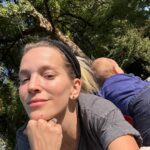 Luisana Lopilato Instagram - Disfrutando del sol ☀️ con Cielo y mates 🧉🥰 . Enjoying the sunny day ☀️ with Cielo and 🧉 Vancouver, British Columbia