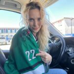 Luisana Lopilato Instagram - ❤️ Fin de semana alentando a Noah en 🥍. 🫶Hizo un golazo! 🤭Lo acompañamos con unos 🧉 🐣 Mientras esperábamos jugando a las cartas pokemon 😂 pura emoción!! Me cuentan su fin de semana ❤️👇? . Weekend cheering for Noah in 🥍. He scored a great goal🤭 . Always with 🧉. 🐣 love playing Pokemon cards with them ❤️ so happy! #lacrosse #22 #luspirit #bebes #burnabylakers Vancouver, British Columbia