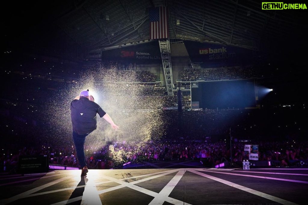 Luke Combs Instagram - Minnesota, y’all came to party! Hope y’all had as much fun as I did!! 📸: @davidbergman U.S. Bank Stadium