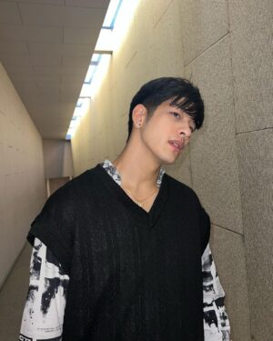 Luke Ishikawa Plowden Instagram - มองๆ เดินๆ เท่ๆ
