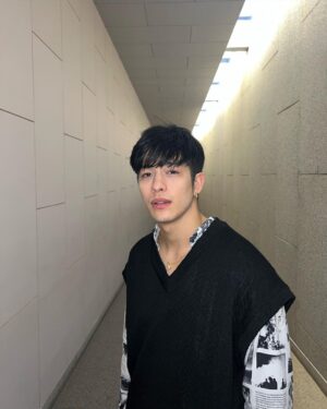 Luke Ishikawa Plowden Instagram - มองๆ เดินๆ เท่ๆ