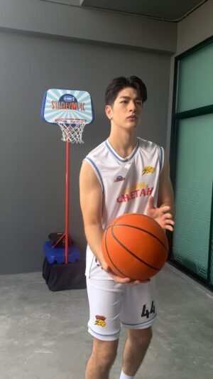 Luke Ishikawa Plowden Instagram - พร้อมกันไหมครับ Ready for tomorrow ? 
Let’s go Team lighting Cheetah !!! 
#gmmtvstarlympic 
#starlympicgmmtv