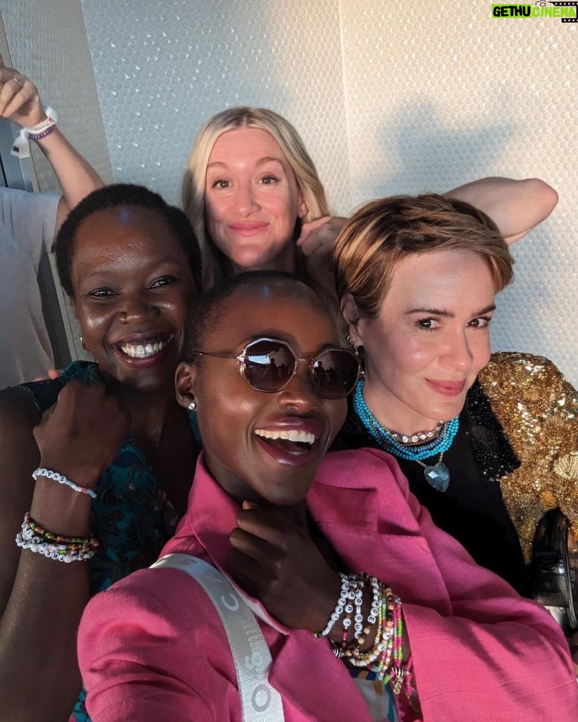 Lupita Nyong'o Instagram - Best time discovering my Eras era with my sister Fiona, @mssarahcatharinepaulson and her sister Rachel 💖💖💖💖! Earrings bejeweled by @debeersofficial and friendship bracelets by me… and some of you!! Thanks to all the Swifties for your suggestions — trading bracelets was super sweet 🍬