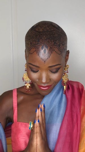 Lupita Nyong'o Instagram - When we are invited to an Indian wedding, we USE WHAT WE GOT to HONOR & CELEBRATE! #BaldieBrigade
:
Congratulations to the incomparable Mira Nair (@pagliji) on the opening of her musical adaptation of the beloved story #monsoonwedding (@monsoonmusical). Now playing at St. Ann's Warehouse.
:
👑 Henna design using Jagua (A natural skin dye from South America) by Sabeen Marghoob (@hennabysabeen)

✂️ Baldie by Jay Johnson (@MrBarberJ)

🎨🖌️ Makeup by @nickbarose

🥻 Saree (borrowed in a pinch!) from @mishajapanwala

#Wedding #HennaArt #Jagua #culturalappreciation