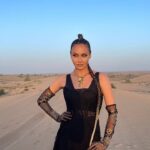 Lyaysan Utyasheva Instagram - «Нас не догонят!» – сказали мы и погнали так, что уже добрались до экватора нашего дубайского приключения✈️ А раз мы в середине пути, наступает переломный момент, когда правила меняются 🤪 Чтобы угнаться за нами, смотрите новый выпуск реалити «Выжить в Дубае» сегодня в 19:00 только на @tnt_online 🔥