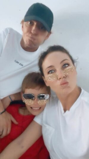 Lyaysan Utyasheva Instagram - Сыночек, такой трогательный, такой любимый, такой участвующий во всем… 
Мой маленький - большой мальчик. 
Твоя мама сегодня ревет все утро от счастья… 
Невозможную радость ты подарил двум влюбленным людям своим появлением! 
Роберт — ты целый огромный мир с огромным сердцем и светлыми добрыми мыслями! 

Когда я вижу твои глаза, цвет глаз моей мамы, когда слышу твой смех или твои идеи, как ты сделаешь этот мир лучше… Я люблю с тобой всё: смотреть кино, бежать по пляжу, валяться в кровати, смеяться ни о чем, читать, путешествовать, сидеть дома, ехать в школу. Люблю всё.

Ты — лучший сын и брат. Ты — настоящий мужчина. Мы с твоей сестрой это чувствуем каждый день. Самый добрый, честный, смелый. А ещё очень сильный и умный.

А ещё ты меня спас! Десять лет назад ты наполнил мою жизнь светом и смыслом. Ты появился и все стало по-другому. И вот уже десять лет абсолютного счастья.

Ты — искринка не только для меня. Все, кто тебя узнают, влюбляются в тебя без оглядки. Все мои подруги млеют при виде тебя. Так что, девочки, в скором будущем берегитесь.
На этих фотографиях ты такой маленький и такой обстоятельный. Такой звонкий и любимый. Такой вкусный. Ты всегда будешь таким, мой малыш. Тебе сегодня 10. Даже не верится.

С Днем рождения, Роберт. Будь здоров и счастлив. Я всегда рядом. 
Твоя мама❤️