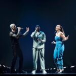M. Pokora Instagram - « Si on disait … À vous ! 🫵🏼🗣️ » Grand moment ✨ - Le 10 juin 2023 soir de lancement de ma tournée, presque 3 ans après la sortie de ce HIT c’était la première fois qu’on se retrouvait ensemble sur scène avec @dadju pour le chanter. Rejoints par la sista @vitaa qui a écrit et composé ce morceau avec l’ami @renaudre . 🤝 Paris La Défense Arena