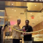 M. Pokora Instagram - 2 amis, 1 rêve. « If i can make it there, i’ll make it anywhere » @pastacorner_us New York (9 east 53rd street) ouverture le 28 août. Another one! 53rd Street and 5th Avenue