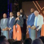 M. Pokora Instagram - Pour l’éternité ! Ce week-end nous avons célébré l’entrée de @_tonyparker09 au basketball Hall Of Fame. Le panthéon des plus grands joueurs de l’histoire de ce sport. Premier français en espérant que d’autres suivront. 🙌🏼 Félicitations la famille tu l’as amplement mérité, quel accomplissement. En tant qu’ami et fan de basket, je te remercie pour les émotions et d’avoir si bien représenté le pays 🇫🇷✊🏼❤️ Naismith Basketball Hall of Fame