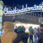 M. Pokora Instagram - Tradition oblige, cette année encore petit tour en famille sur mes terres à Strasbourg pour voir les lumières de Noël, se ballader au marché place Broglie, place Kléber, aux pieds de la cathédale et finir avec une bonne flammekueche 🤤 Imprégner les enfants de cette magie dans laquelle j’ai eu la chance de grandir et voir qu’avec les années ils s’attachent à cette tradition c’est 🥹. Strasbourg je t’aime… Éternellement… Ton fils. Strasbourg, France