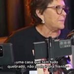 Márcia Fernandes Instagram - As toxinas da casa bloqueiam a circulação de energia. Elas são: 🔻objetos que você não usa 🔻roupas que você não gosta ou não usa há tempos 🔻coisas feias 🔻coisas quebradas, lascadas ou rachadas 🔻velhas cartas, bilhetes 🔻plantas mortas ou doentes 🔻recibos/jornais/revistas antigos 🔻remédios vencidos 🔻meias velhas, furadas 🔻sapatos estragados 🔻velharias de todo tipo que te ligam ao passado OLHA QUE MALUCO: ➖No porão e no sótão, as tralhas viram sobrecarga; ➖Na entrada, restringem o fluxo da vida; ➖Empilhadas no chão, nos puxam para baixo; ➖Acima de nós, são dores de cabeça; ➖Sob a cama, poluem o sono ➖Espalhadas pela casa, entulham a vida. COM O DESTRALHAMENTO: 🔺A saúde melhora; 🔺A criatividade cresce; 🔺Os relacionamentos se aprimoram; 🔺Há maior capacidade de raciocínio; 🔺Leveza no espírito e no humor PERGUNTAS QUE AJUDAM O DESTRALHAMENTO: ➕Por que estou guardando isso? ➕Será que tem a ver comigo hoje? ➕O que vou sentir ao liberar isto? ...e vá fazendo pilhas separadas... 🔹Para doar! 🔹Para jogar fora! 🔹Para vender! A LIMPEZA DE DENTRO REFLETE POR FORA: ➖livre-se de barulhos, ➖das luzes fortes, ➖das cores berrantes, ➖dos odores químicos, ➖dos revestimentos sintéticos, ➖do que traz lembrança triste... ➖libere mágoas, ➖pare de fumar, ➖repense o uso da carne, ➖termine projetos inacabados. ➕Cultive energia positiva em sua casa. ➕Faça uma limpeza geral e use caixas para organização: 🚫lixo ✅consertos ♻reciclagem 🤔em dúvida 🎁presentes 💞doação 🤑vender Comece por gavetas e armários e conclua cada cômodo, faça tudo no seu ritmo. Enquanto faxina, observe as mudanças acontecendo em ✨ VOCÊ ✨ e veja a prosperidade entrar!