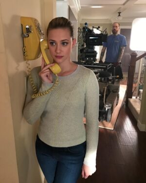 Mädchen Amick Instagram - You lit up my life when you came into it 6 yrs ago (omg where has the time gone?!) - HAPPY BIRTHDAY lil nugget @lilireinhart - thank you for literally keeping me alive on set, loving me unconditionally and bringing inappropriate laughter always. Love you bug 💘
