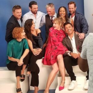 Mädchen Amick Instagram - Missing my friends. 

Hope everyone is enjoying their summer and much deserved hiatus. Can’t wait to see (almost) everyone soon… @natboltt @marisolnichols @instasuelos @lochlynmunro @skeetulrich @martincummins_ @robingivens #lukeperry ❤️ #riverdale #parentdale #missingluke