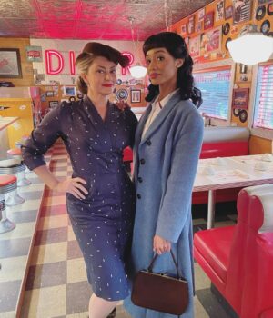 Mädchen Amick Instagram - Doesn’t matter what era, I’ve always got my girl @erinnwestbrook’s back! So proud of this episode and your incredible performance 🙌🏼 We are so lucky you joined this cast Erinn, and I’m even more grateful for your friendship 💋 #riverdale #tabitha