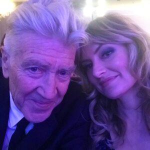 Mädchen Amick Instagram - Thank you for being my friend all these years David 💜 Wishing you the happiest of birthdays — Yours truly, Madgekin 💋

#DKL #davidlynch #happybirthday #76
