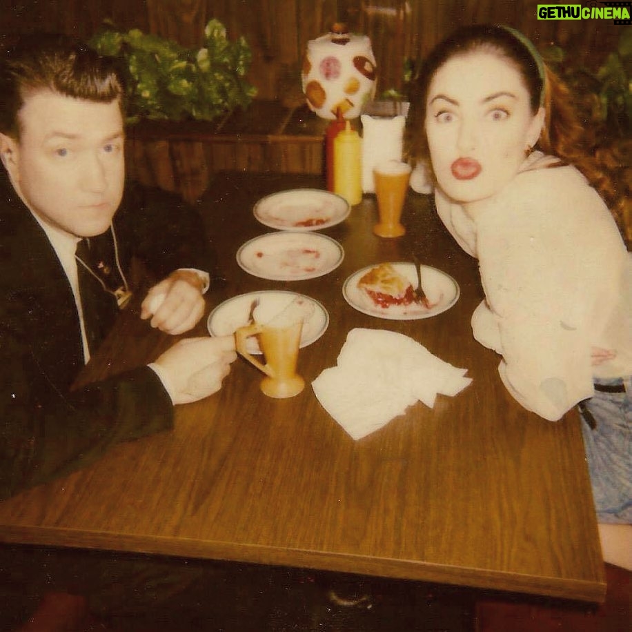 Mädchen Amick Instagram - Thank you for being my friend all these years David 💜 Wishing you the happiest of birthdays — Yours truly, Madgekin 💋 #DKL #davidlynch #happybirthday #76