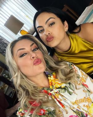 Mädchen Amick Instagram - She wins the kissy-face game. 💋 @camimendes