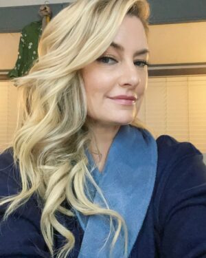 Mädchen Amick Instagram - Just checkin to see if I still knew how to take a selfie