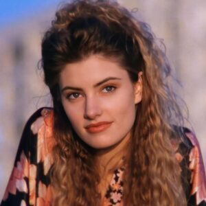 Mädchen Amick Instagram - Bright-eyed and bushy-haired 😂 Wait... was I ever this young?! I felt like I was 30 at 13... who feels me??

#tbt #baywatch #pilot #babymädchen #sweeteighteen 🙏🏼thx @madchenzone_ for the pics