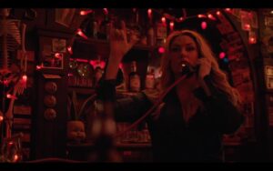 Mädchen Amick Instagram - #SerpentAlice is back in tonight’s #Riverdale episode — and she’s not playin around people 🤟🏼🐍