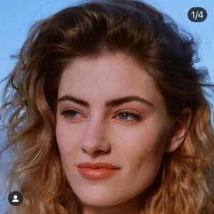 Mädchen Amick Instagram - Bright-eyed and bushy-haired 😂 Wait... was I ever this young?! I felt like I was 30 at 13... who feels me??

#tbt #baywatch #pilot #babymädchen #sweeteighteen 🙏🏼thx @madchenzone_ for the pics