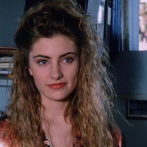 Mädchen Amick Instagram - Bright-eyed and bushy-haired 😂 Wait... was I ever this young?! I felt like I was 30 at 13... who feels me??

#tbt #baywatch #pilot #babymädchen #sweeteighteen 🙏🏼thx @madchenzone_ for the pics