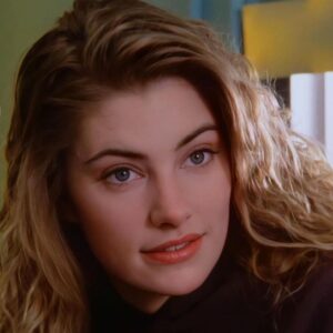 Mädchen Amick Instagram - Bright-eyed and bushy-haired 😂 Wait... was I ever this young?! I felt like I was 30 at 13... who feels me??

#tbt #baywatch #pilot #babymädchen #sweeteighteen 🙏🏼thx @madchenzone_ for the pics