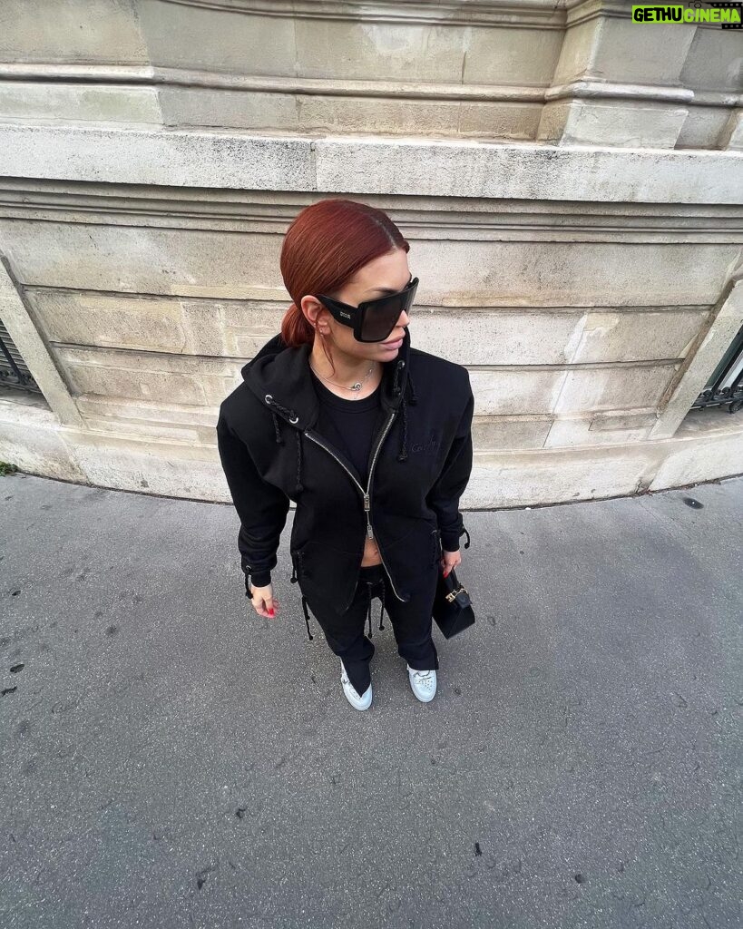 Mélanie Da Cruz Instagram - Dark Mood 🖤 Outfit by @cochady 🔥 #nocollab Manchester, United Kingdom