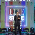 Mabel Matiz Instagram - “Göster Renklerini Özel Ödülü” için teşekkürler! 🧜🏻‍♂️❤️ @elleturkiye @maccosmeticsturkiye Styling @anilcan_ Thank you @prada