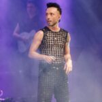 Mabel Matiz Instagram - Harbiye 1. gece | feci tutuştuk diye yorumladım. 🧜🏻‍♂️❤️✨🫂 Fotoğraf: @gokhangoktas_ Outfit: @esragursesofficial Styling: @anilcan Make Up: @burkhu Cemil Topuzlu Açıkhava Tiyatrosu